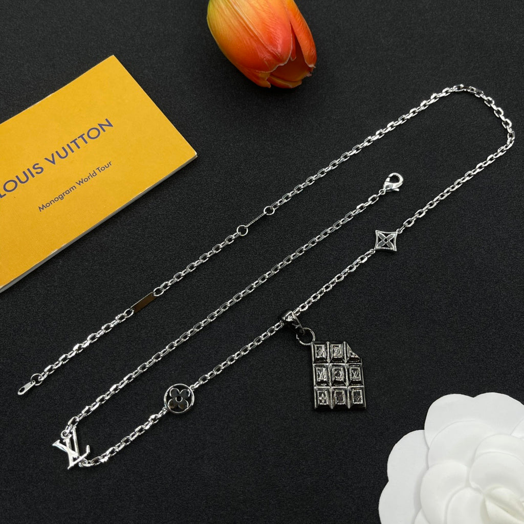 15QE129X Popular Necklace