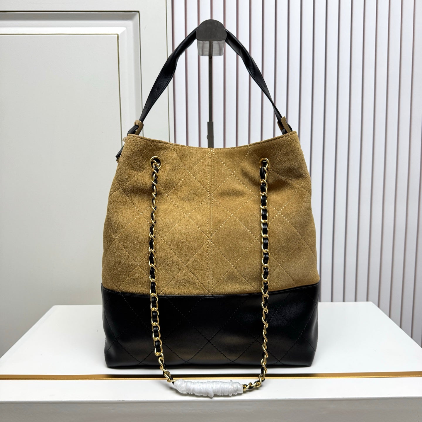 146PC19B Popular leather bag