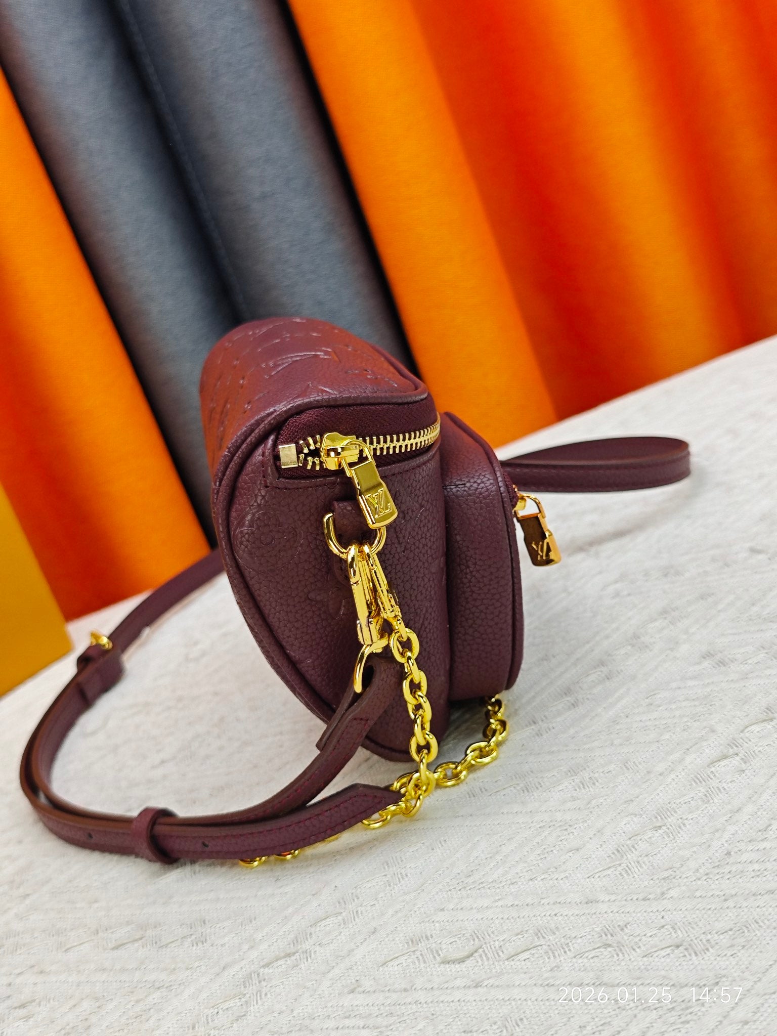 146PE75B Popular leather bag