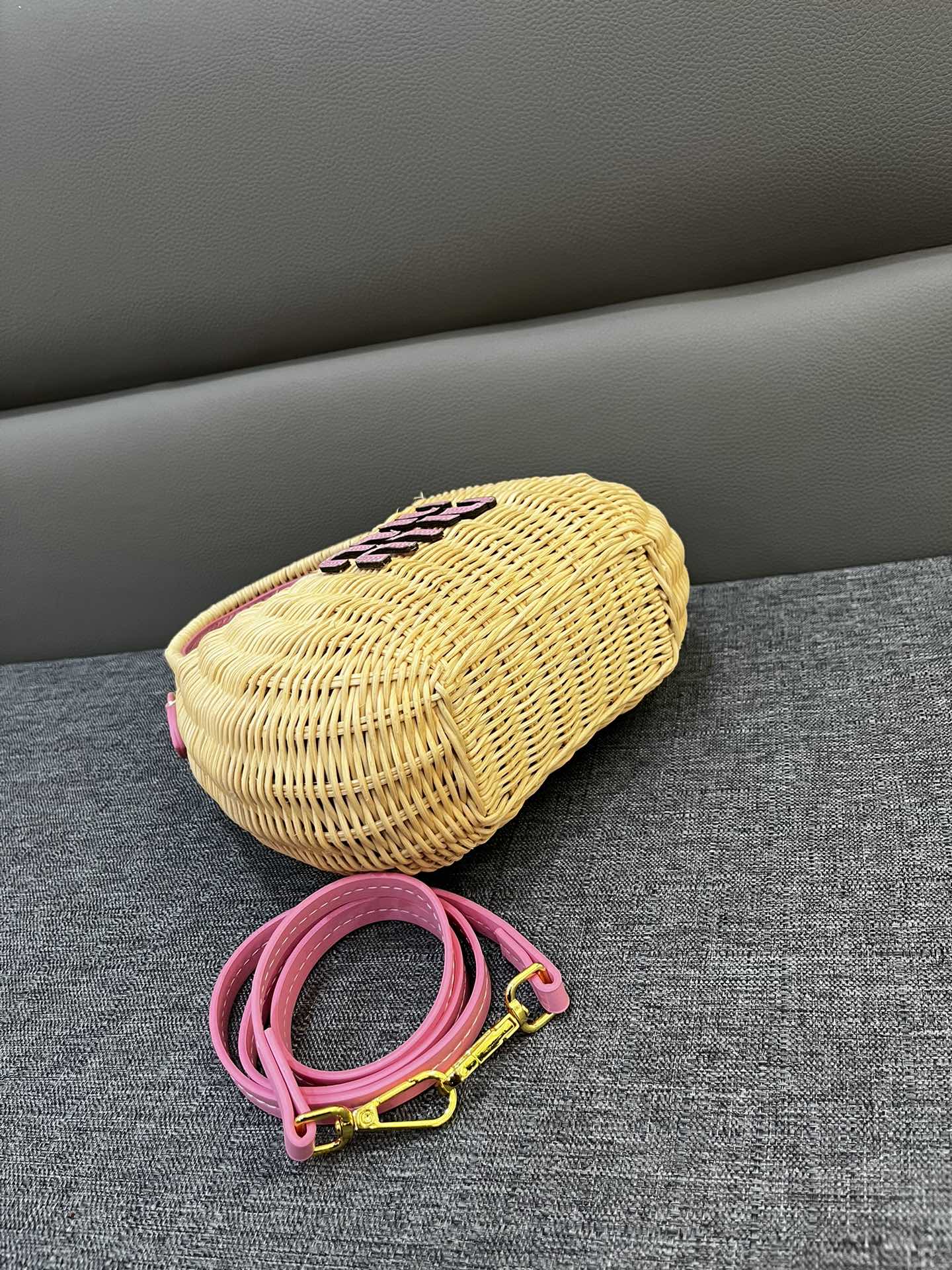 146PA119B Popular woven bag
