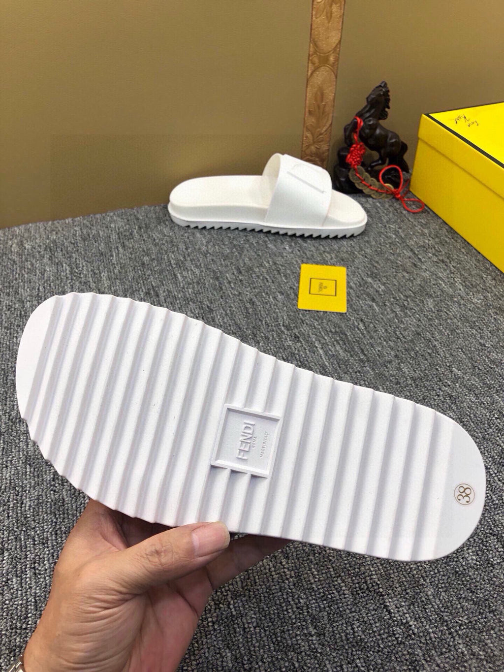 535ZF283Z Popular Slippers