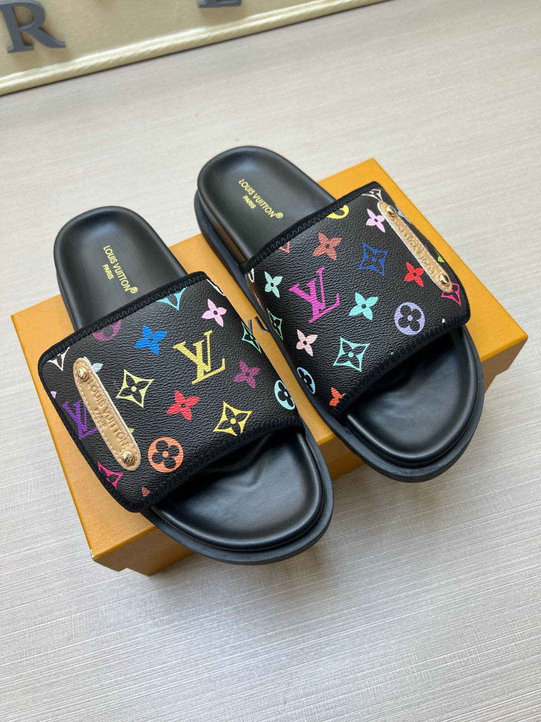 575NE6Z  Popular Slippers