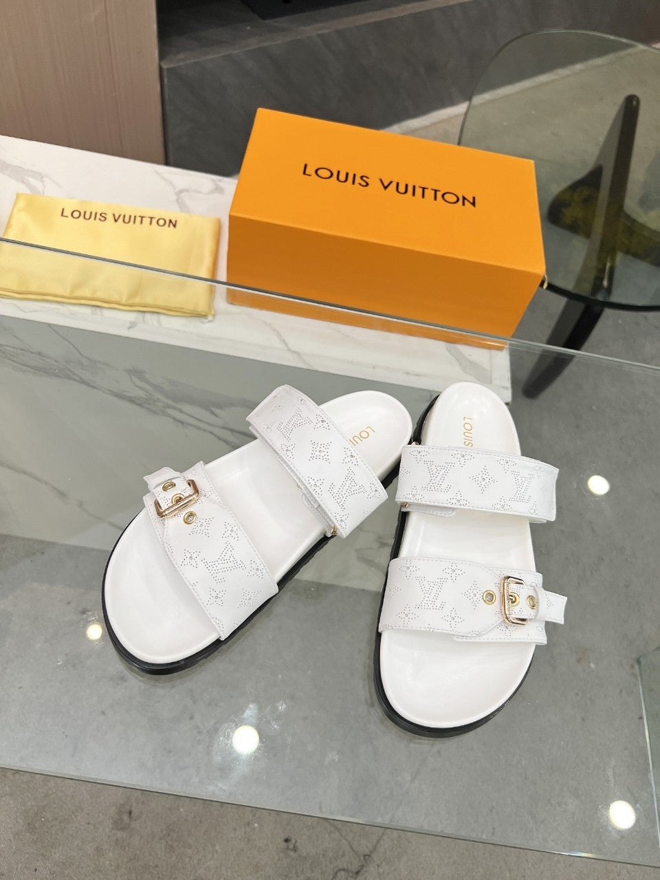 Z2X66B56 Popular high-quality leather slippers