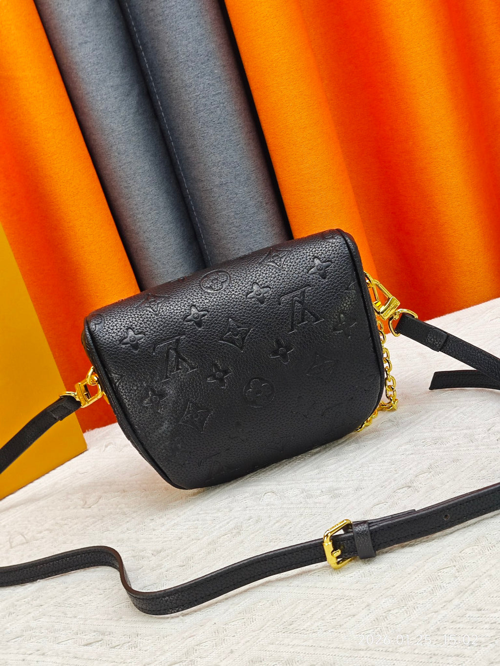 146PE75B Popular leather bag