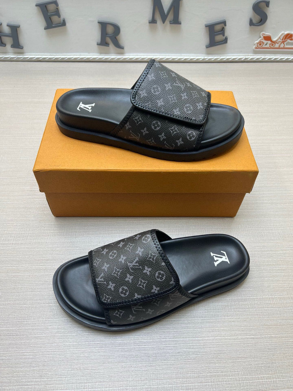 5WE246Z Popular Slippers
