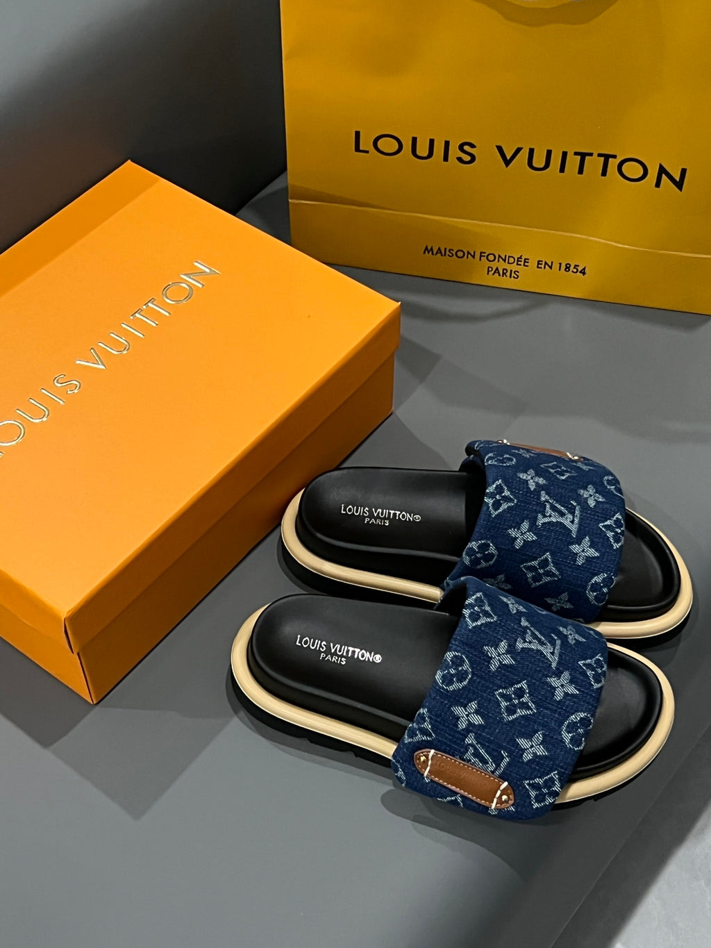 14E73Z Popular Slippers