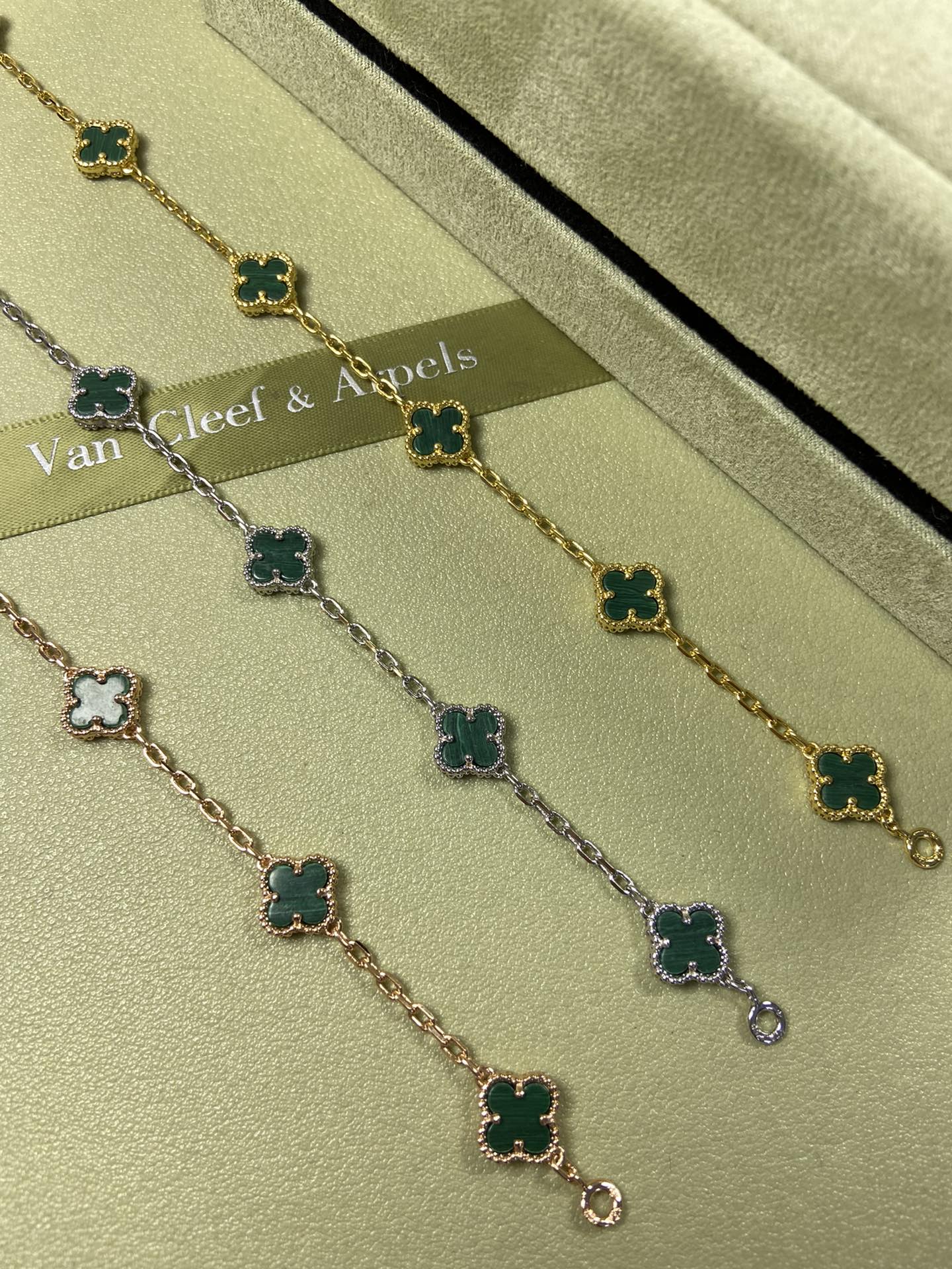 5XVA183K  Popular bracelets 6 flowers mini size 0.9cm flower