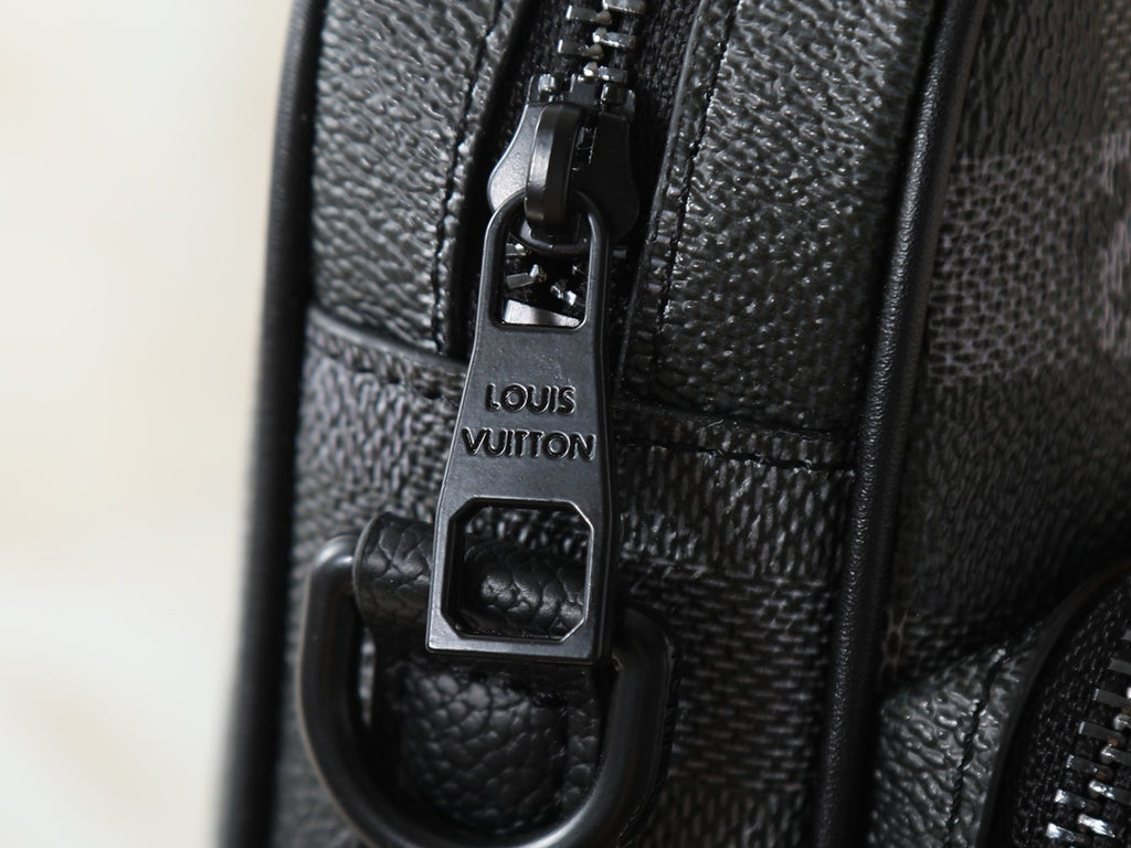 B1P46E110 Popular leather bag