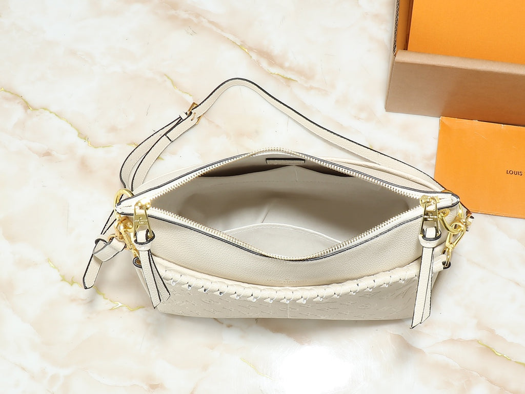 1WE115B Popular leather bag