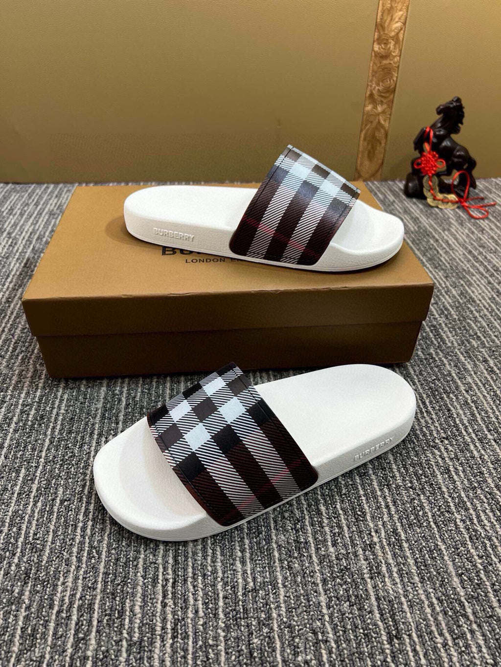 535ZR261Z Popular Slippers