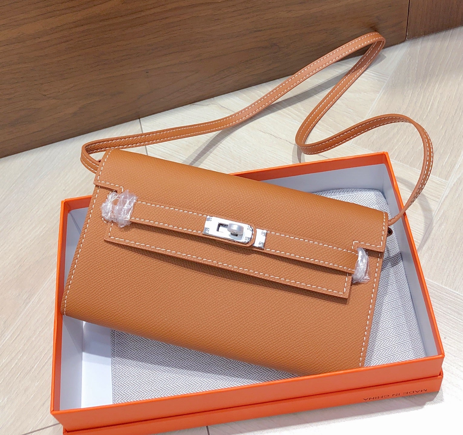 B1X66H10 Popular high-quality leather bag