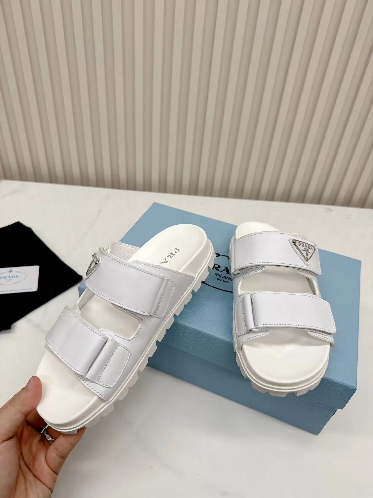 14PD26Z Popular sandals
