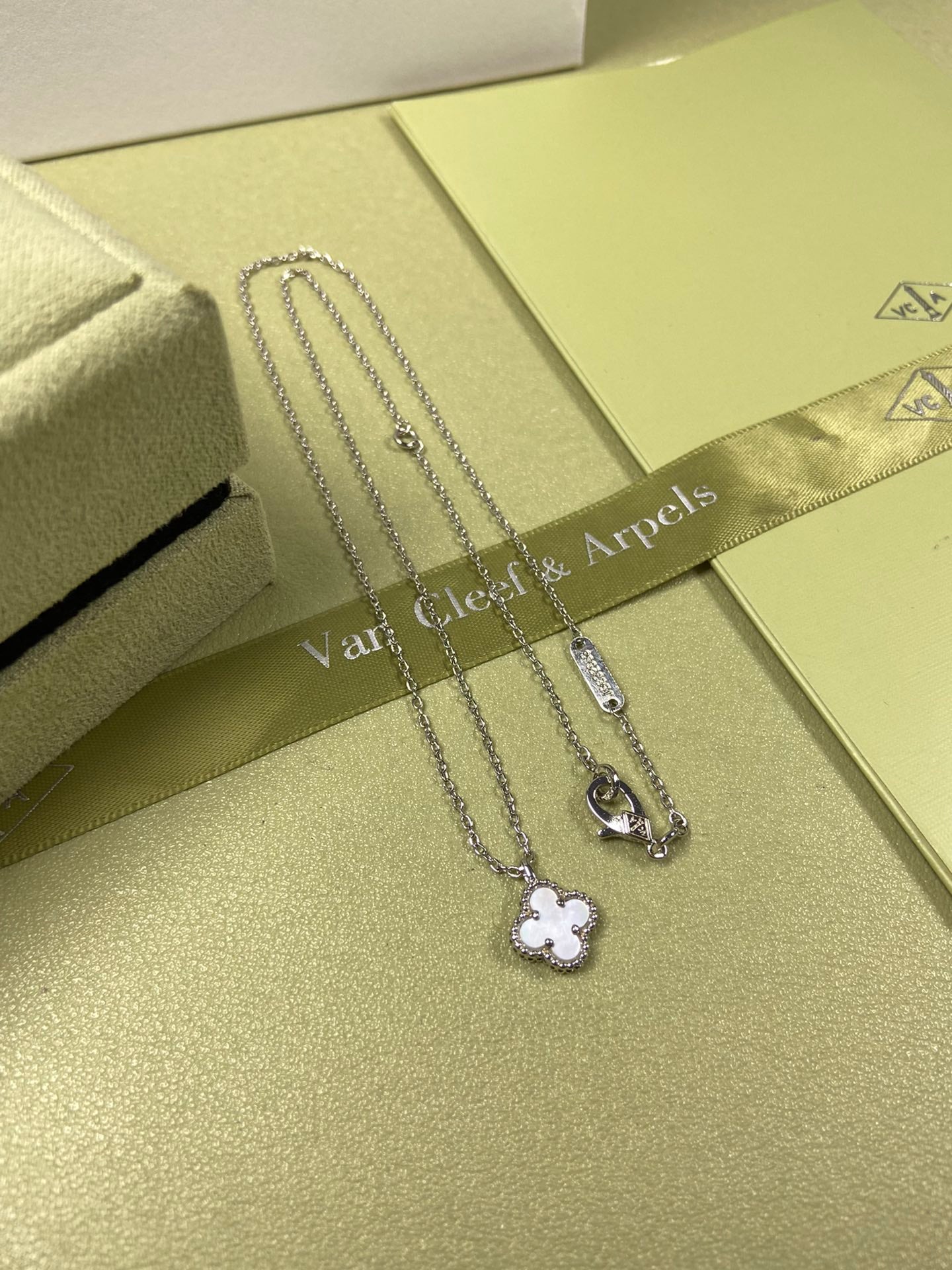 575RVA1K Popular  Necklaces