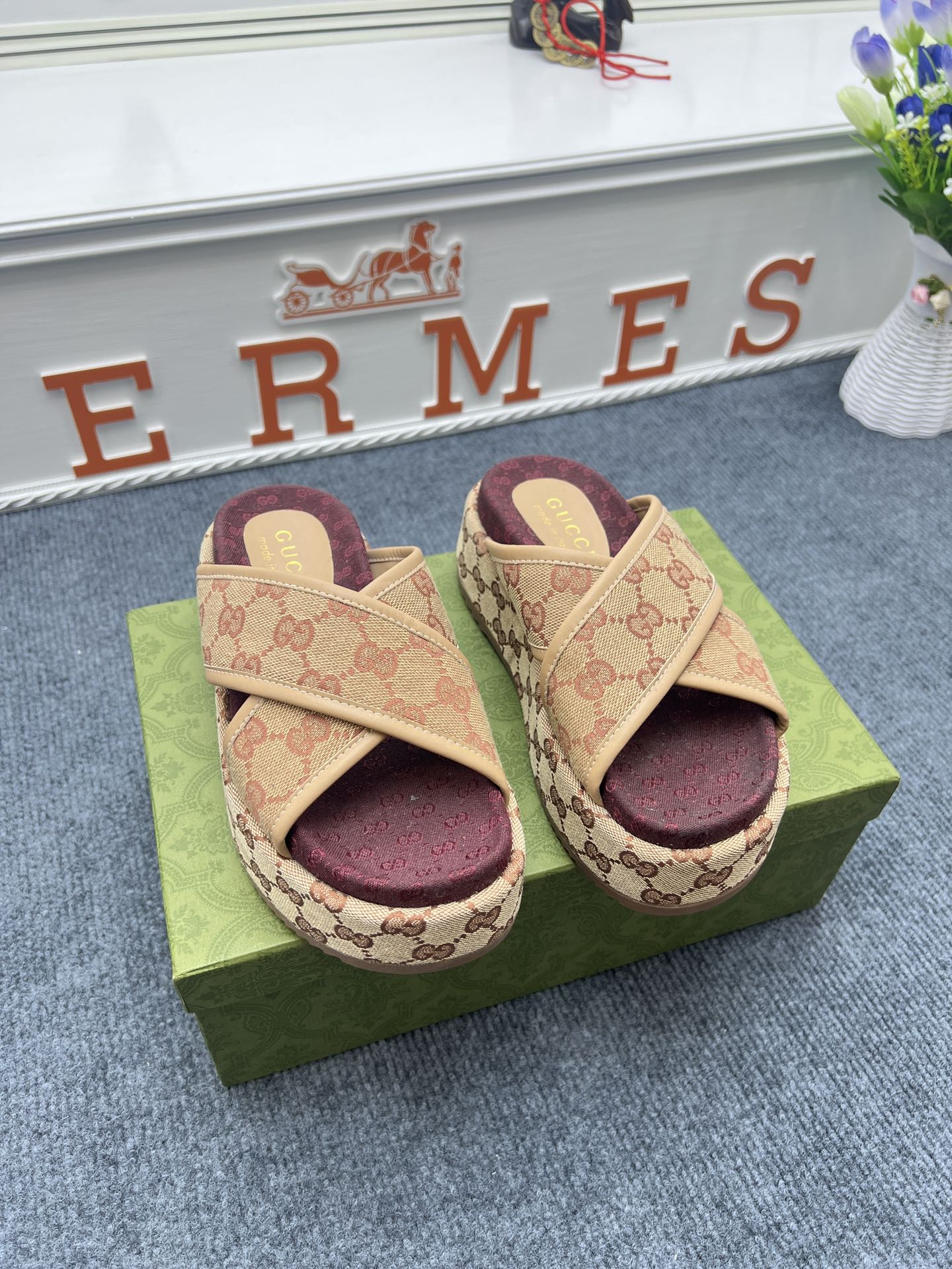 5YB69Z Popular Slippers