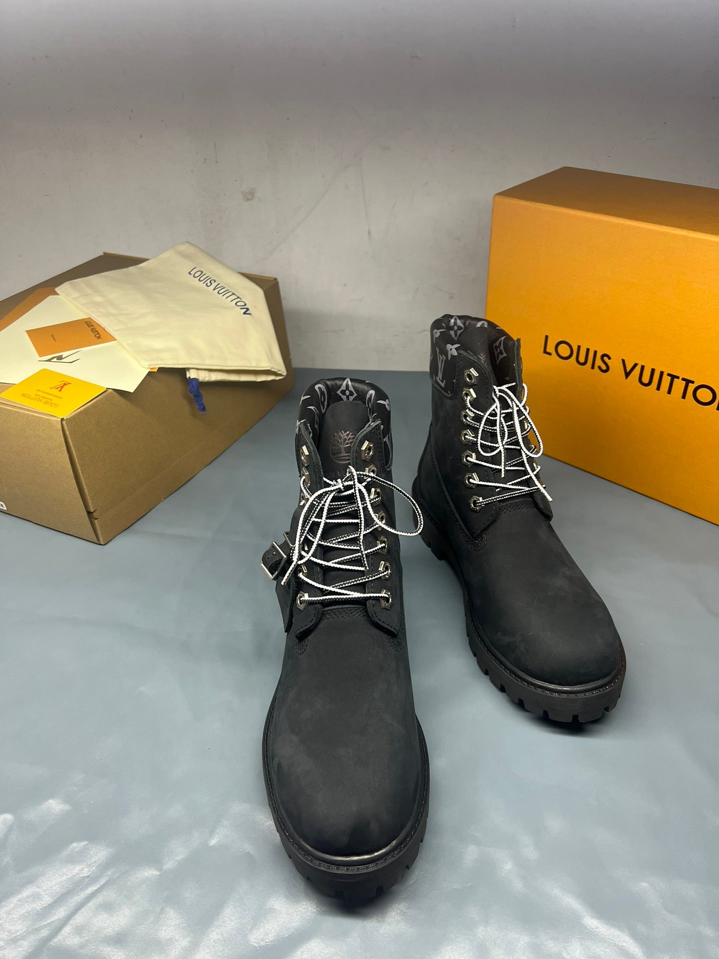 2105QE383Z Popular high-quality leather Boots