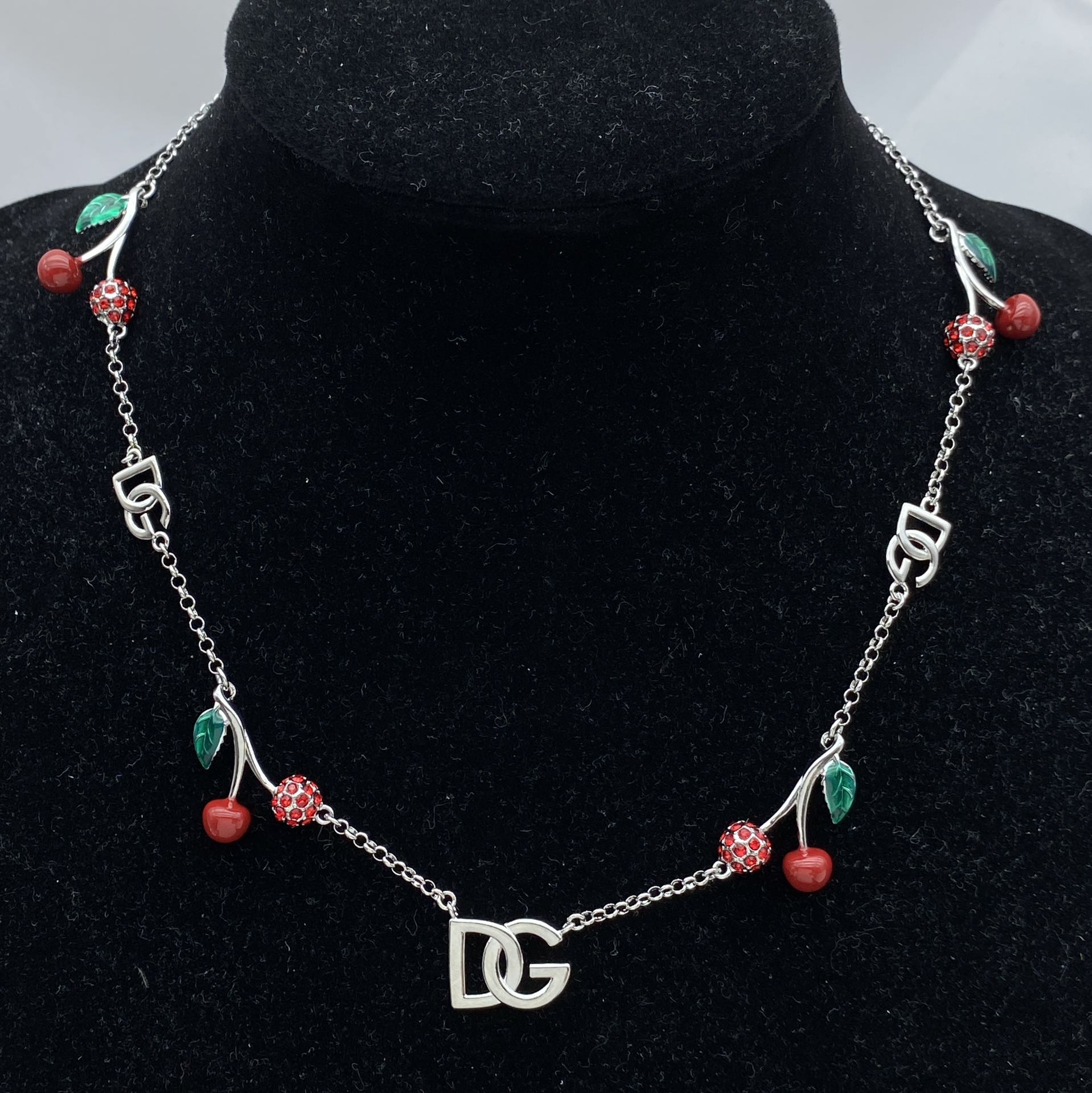 55QA249X Popular Necklace