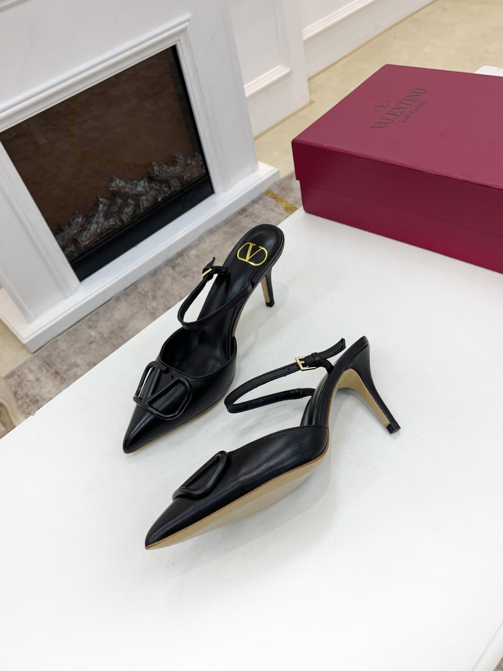 2YVL28Z Popular leather  High heels