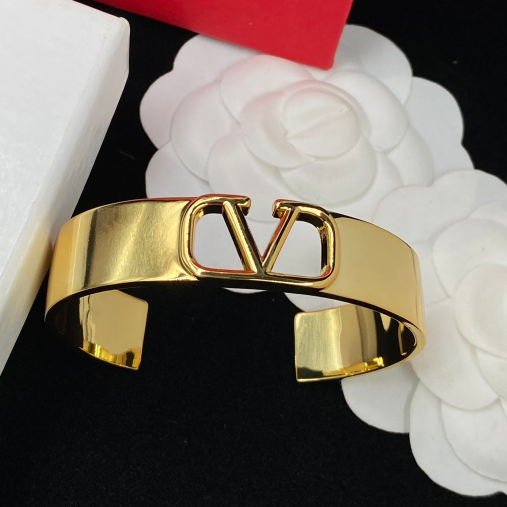 1XVL437K  Popular bracelet