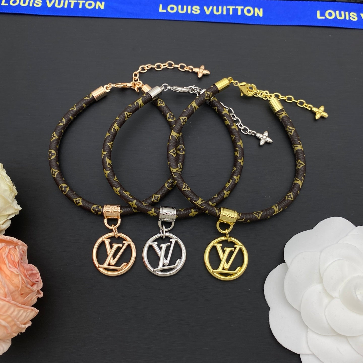 136NE83X Popular  Bracelets