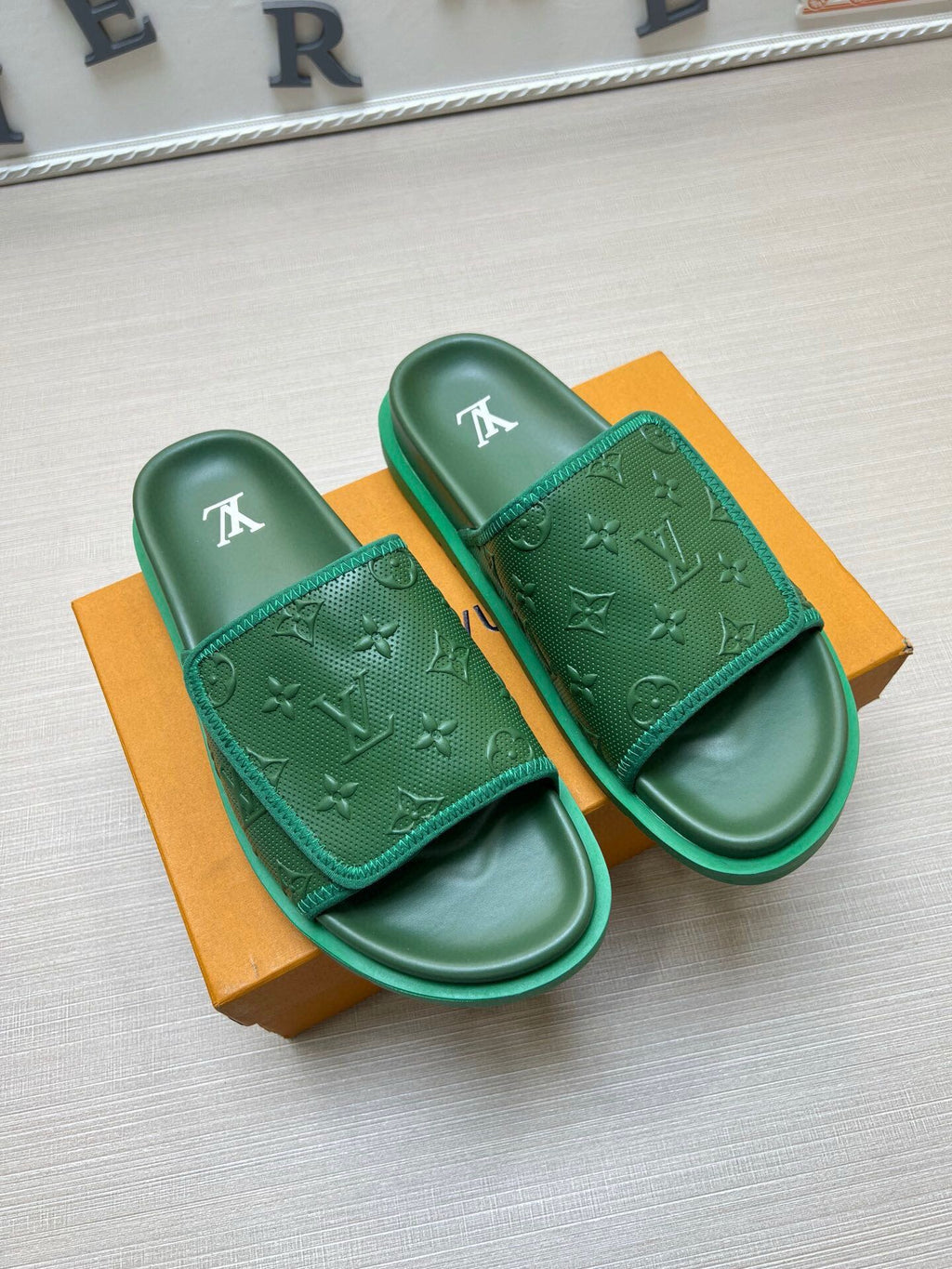 5WE253Z Popular Slippers