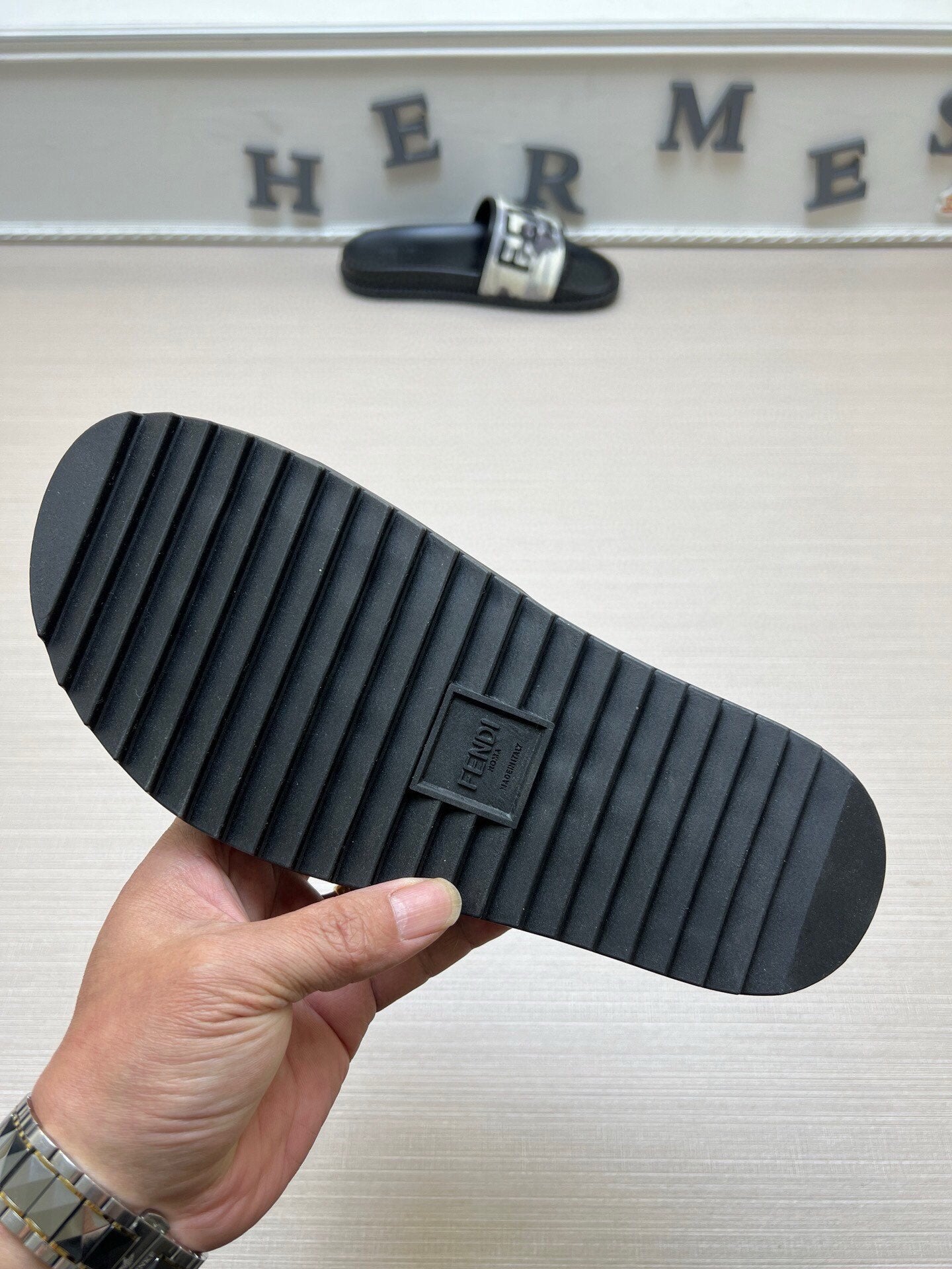 54F24Z Popular slippers