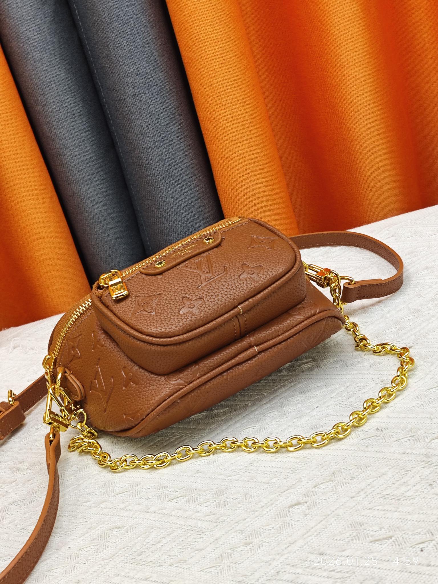 146PE75B Popular leather bag
