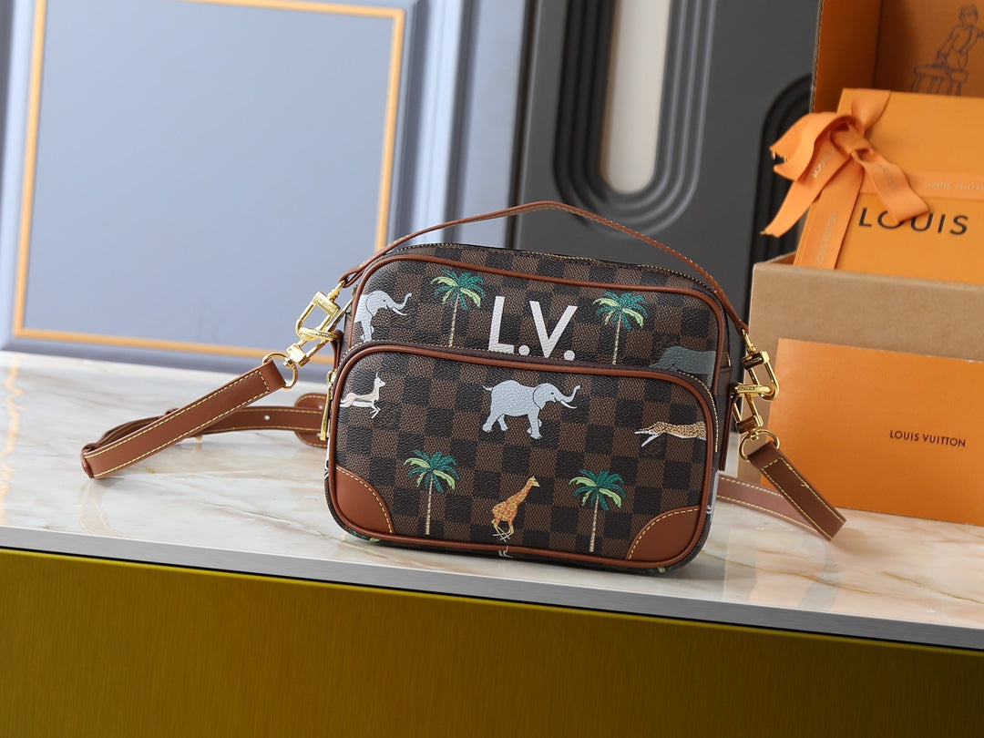 146PE109B Popular leather bag