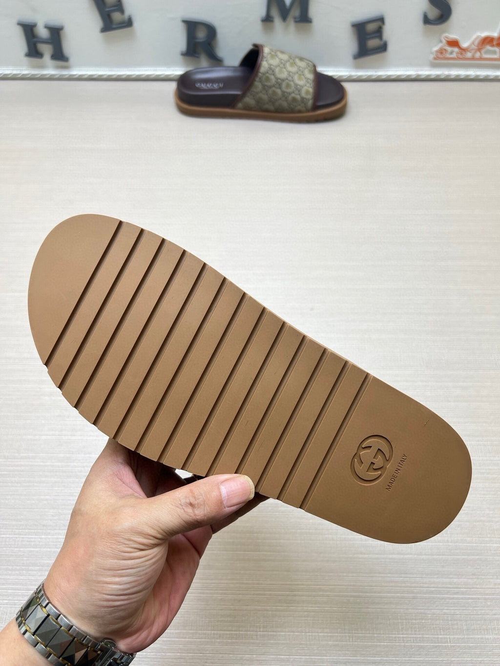 5WB240Z Popular Slippers