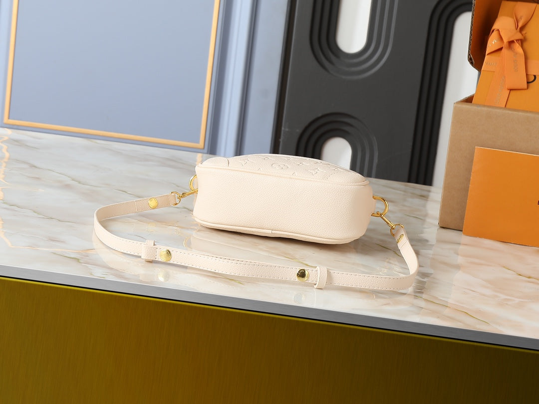 15RE147B Popular leather bag