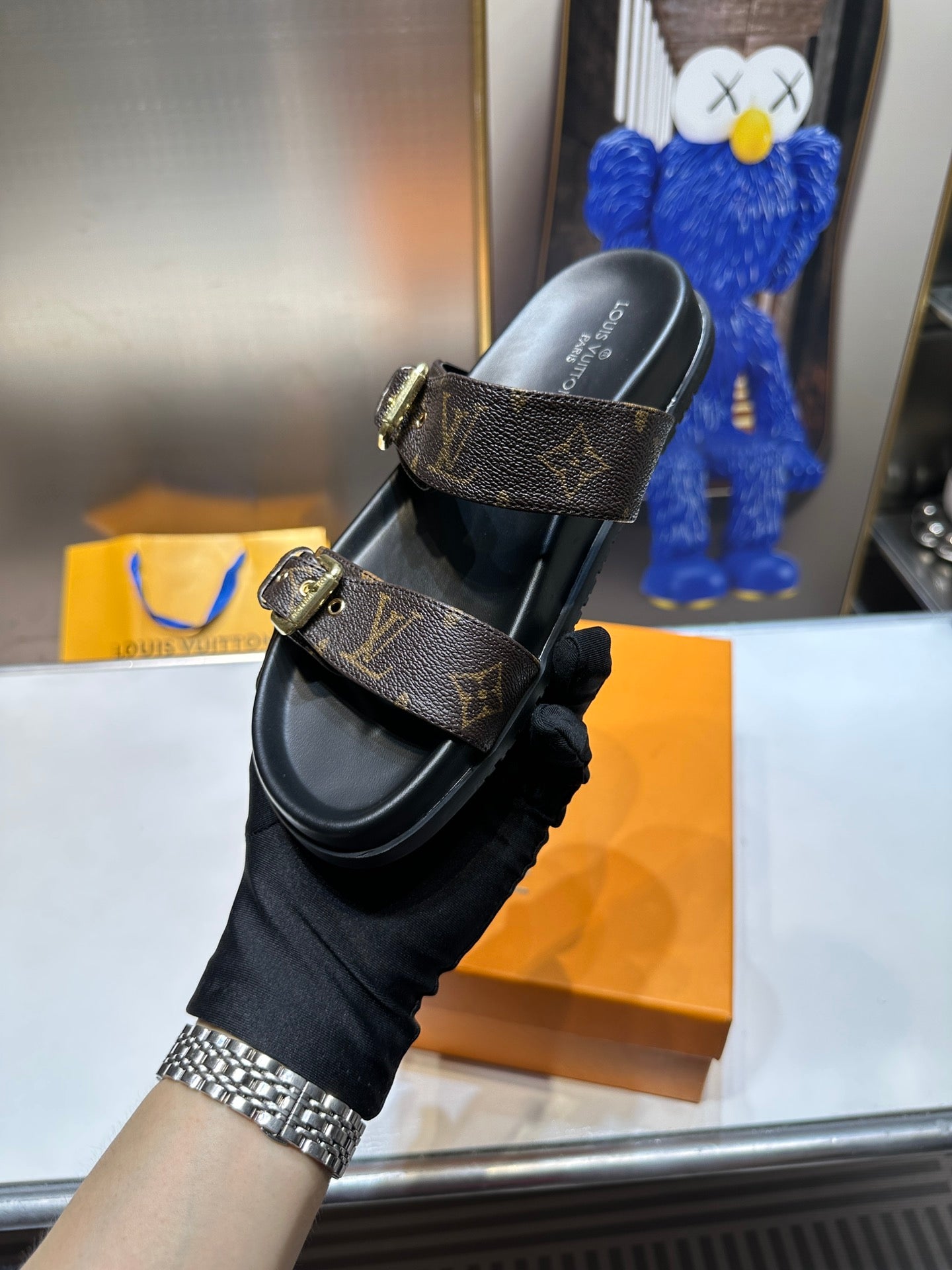 14E10Z Popular sandals