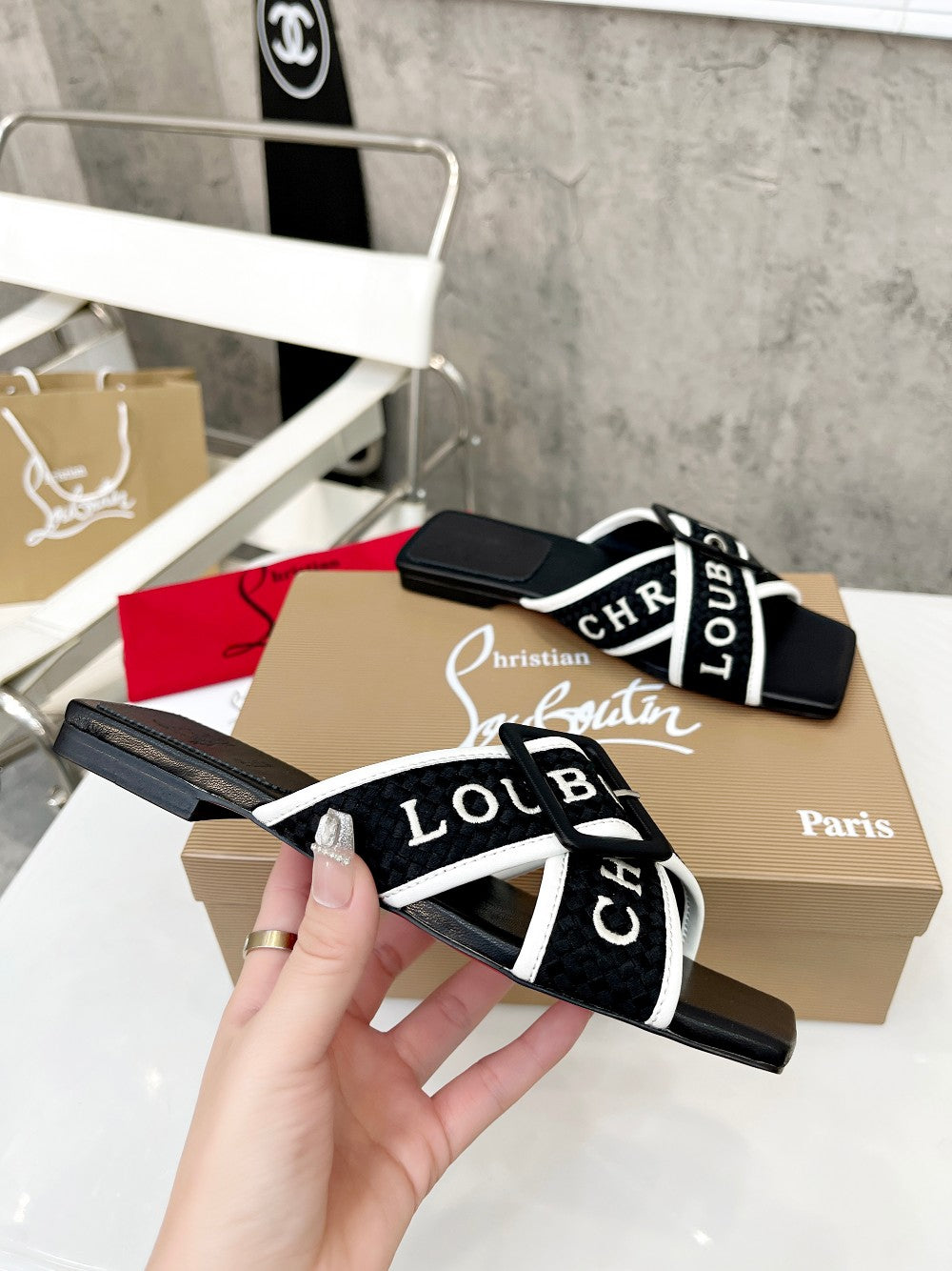 J4A43Z Popular leather Slippers
