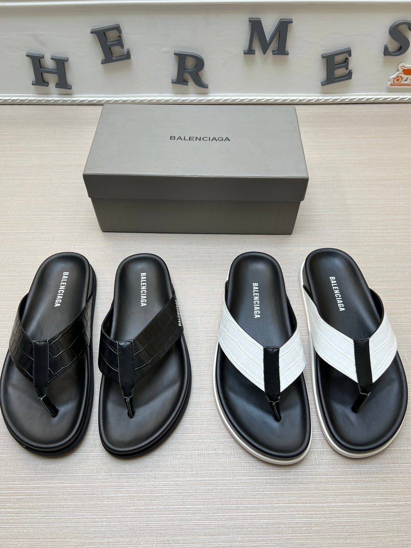 54J98Z Popular slippers