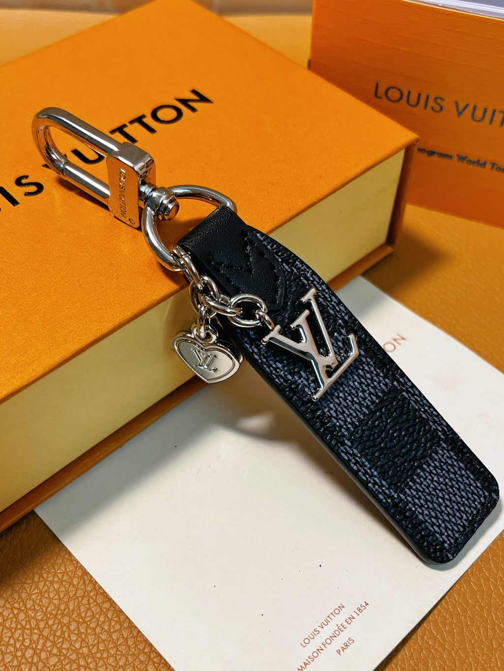 35QE8A Popular bag 's charms accessories