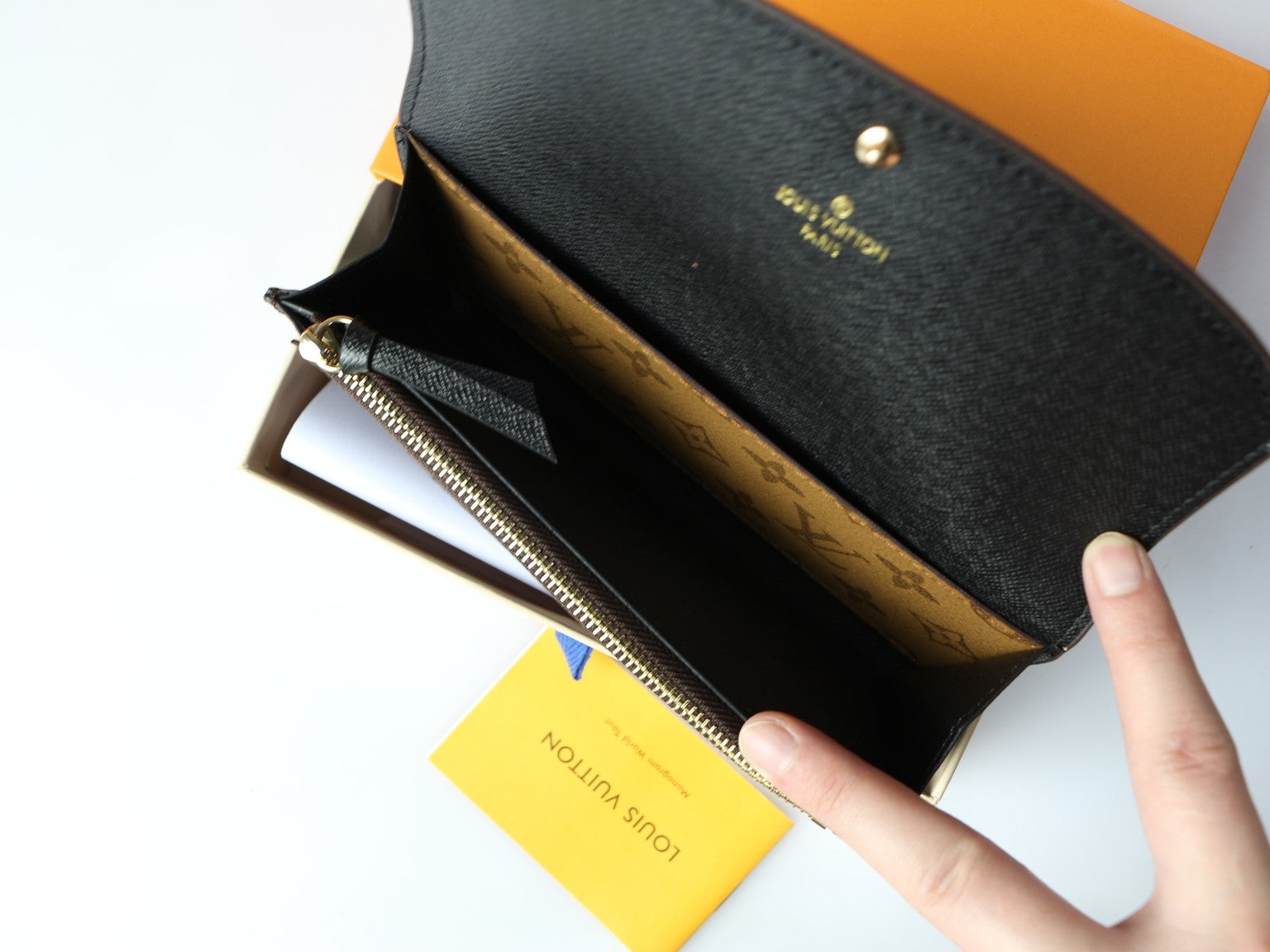 15RE124B Popular leather Wallets