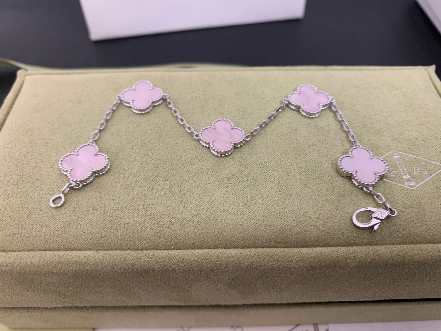 5XVA180K  Popular bracelets 5 flowers normal size1.5cm flower