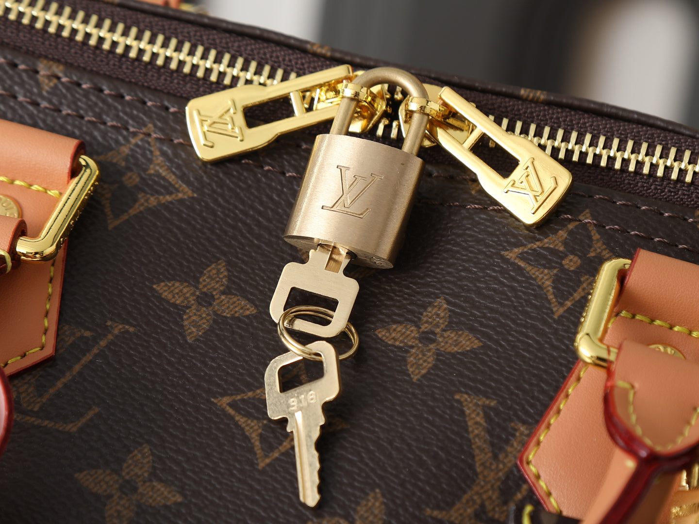 136PE23B Popular leather bag