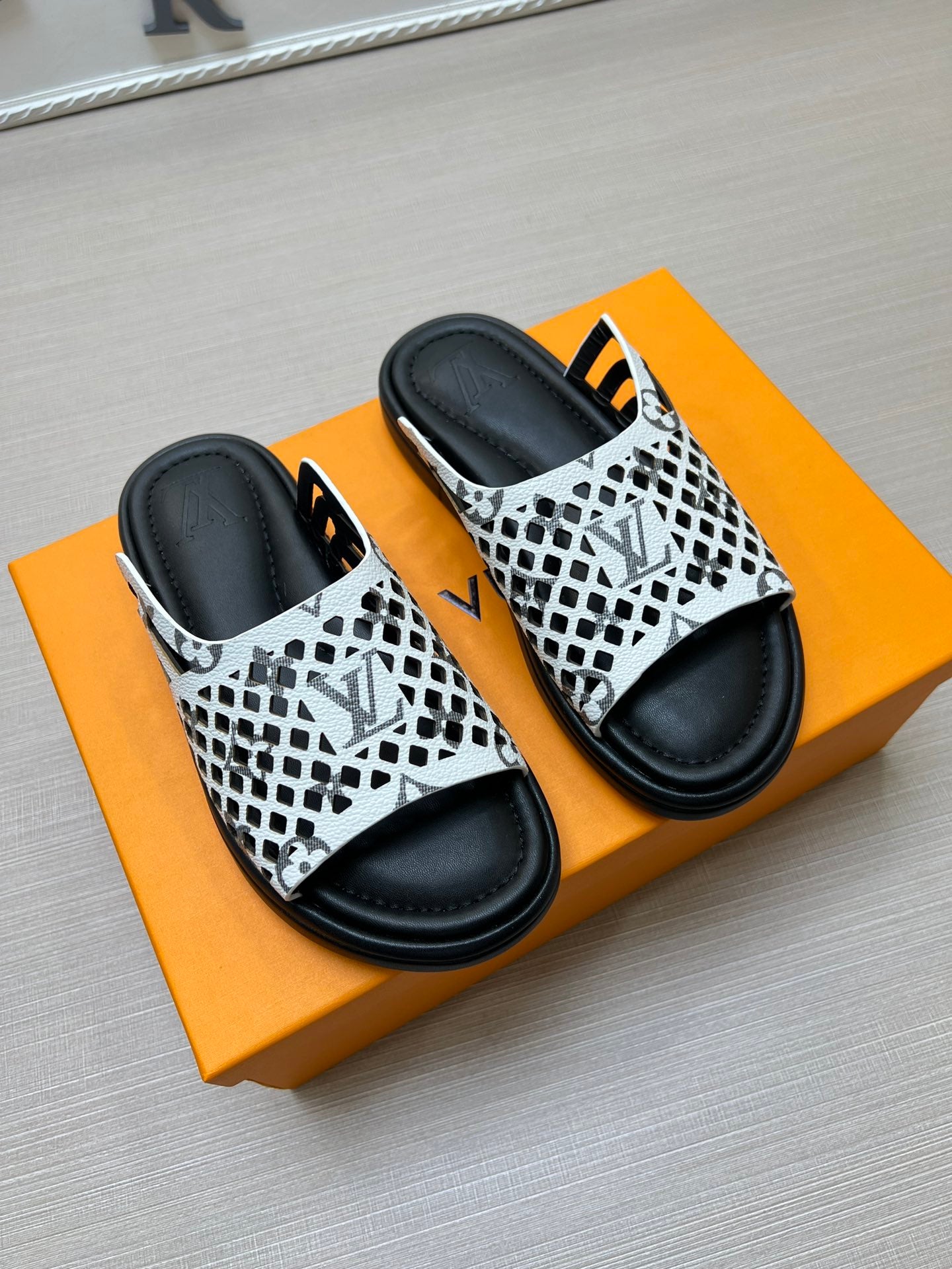 54E83Z Popular slippers