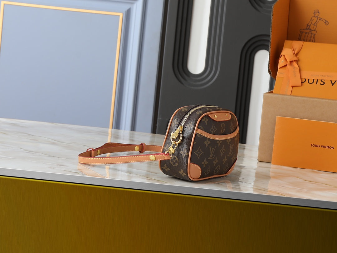 15RE147B Popular leather bag