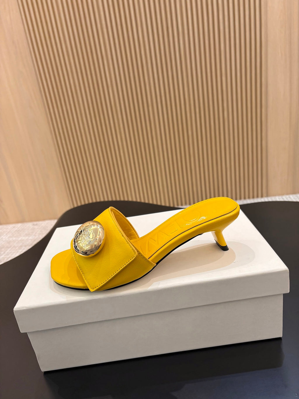 Z2X66V16 Popular high-quality leather Shoes