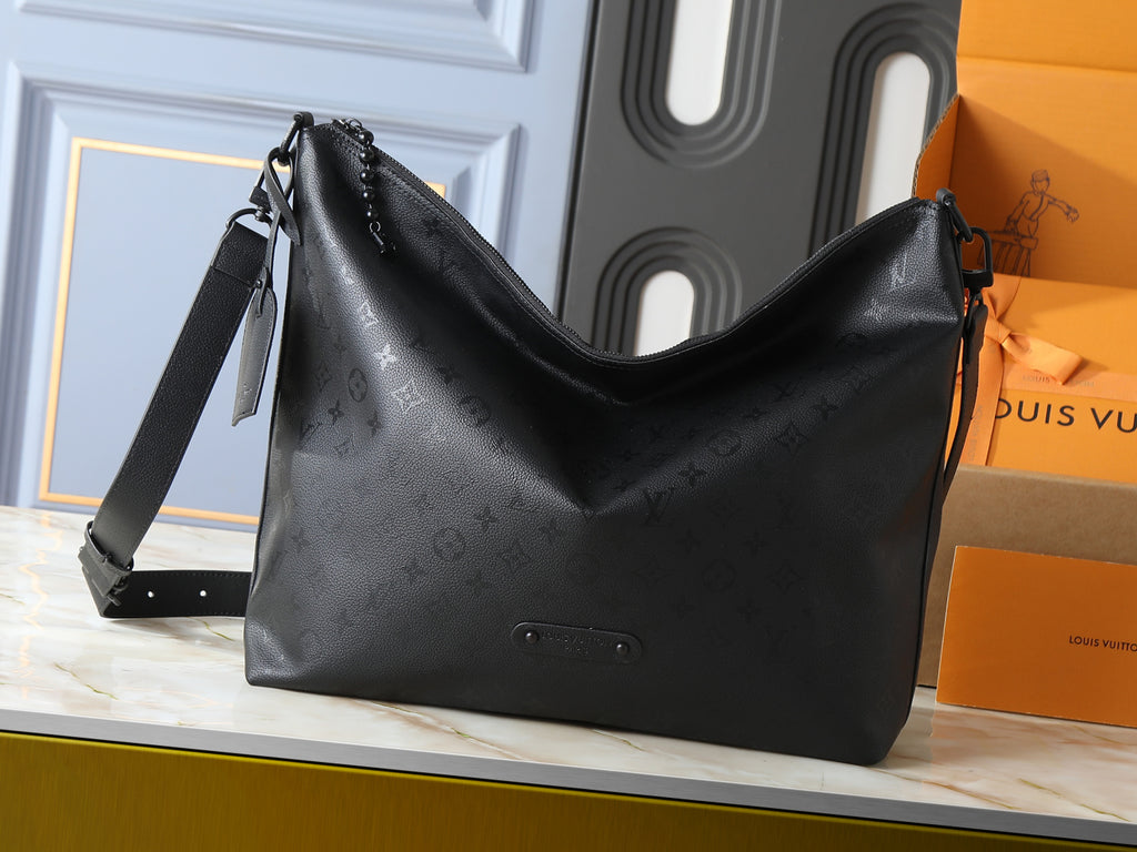 136PE24B Popular leather bag