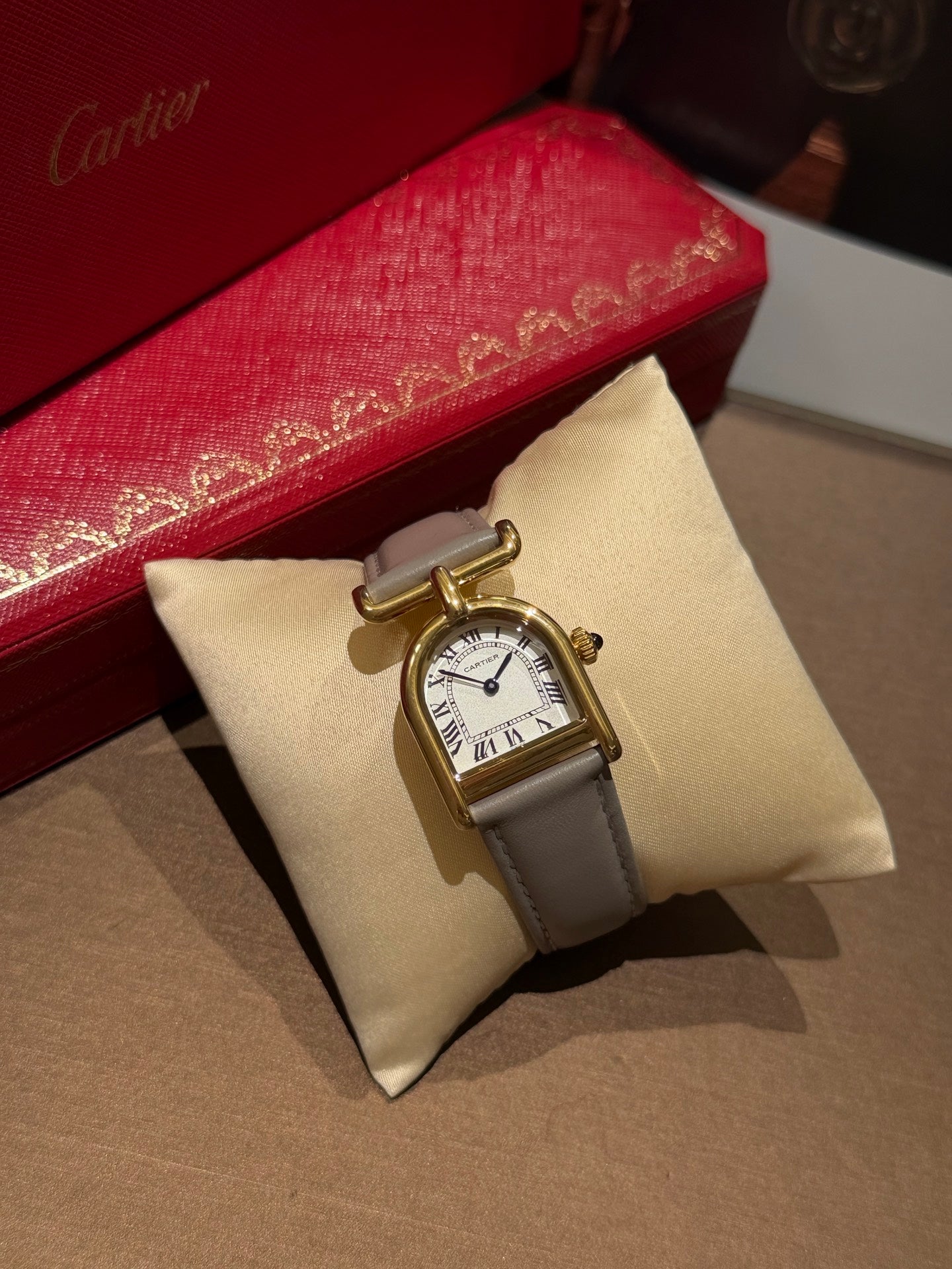 L1R36K104 Popular Watches (The total length of the watch is 23.5cm)