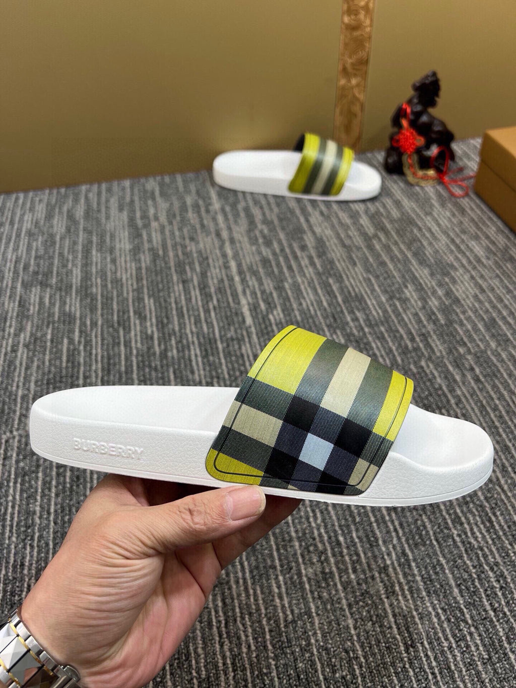 535ZR261Z Popular Slippers