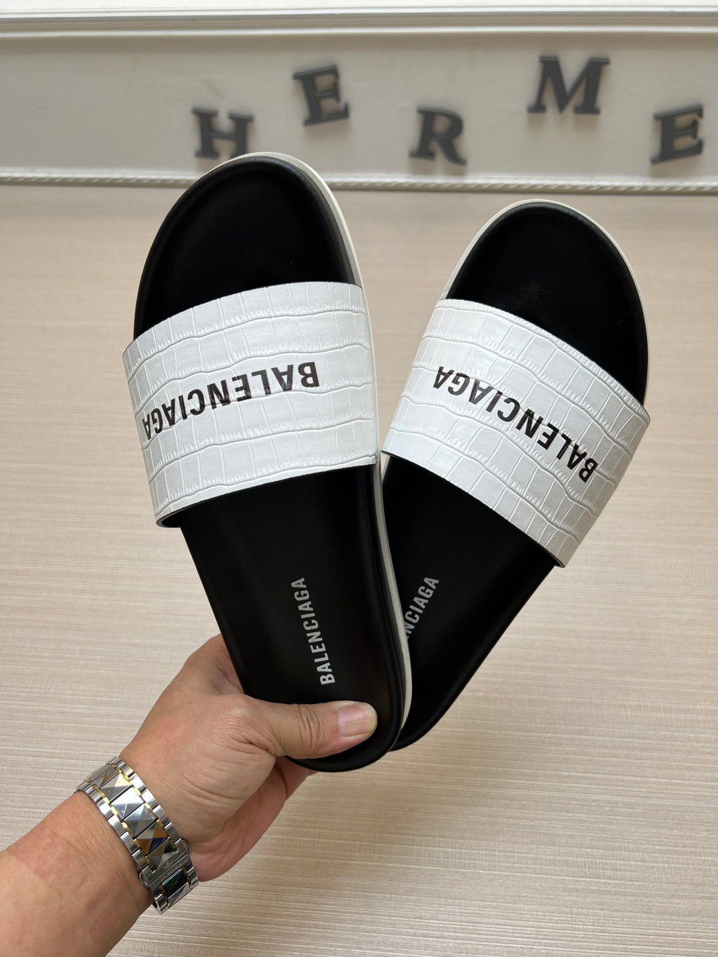 54J99Z Popular slippers