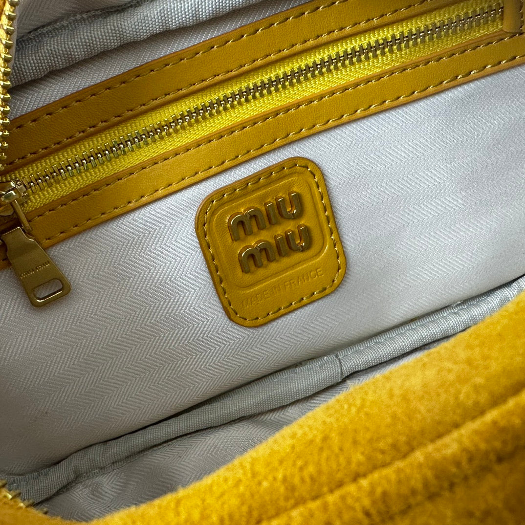 B1P46A149 Popular leather bags(22x10.5x7.5cm)