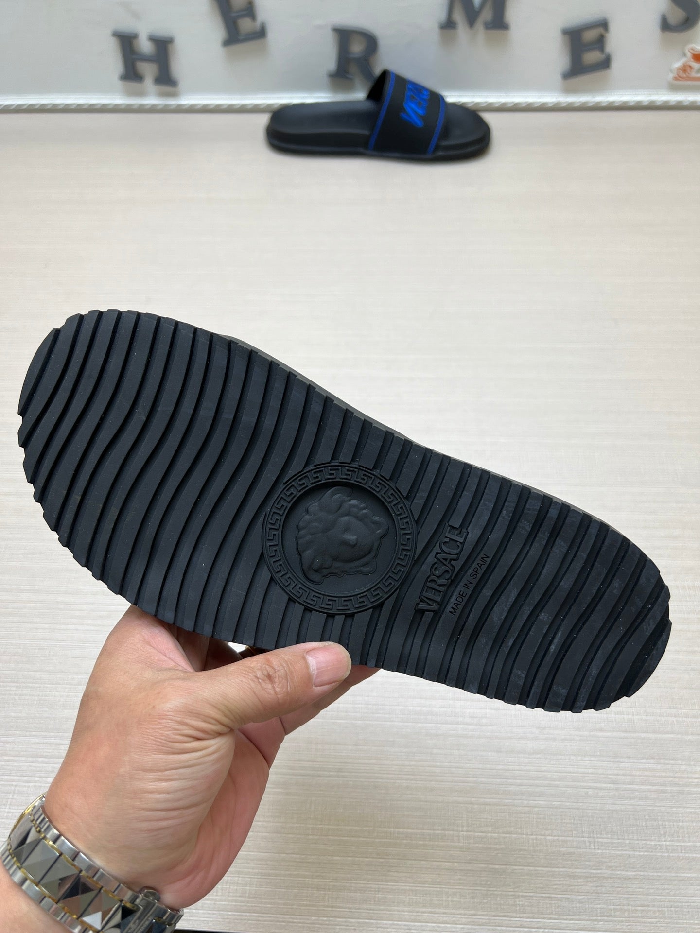 54V54Z Popular slippers