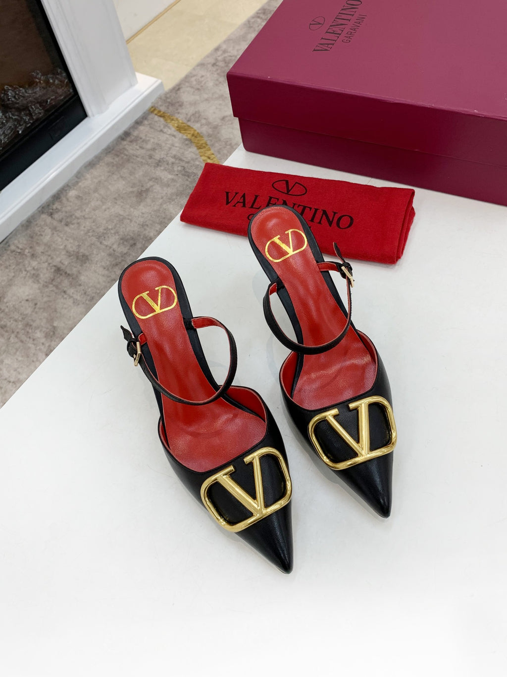 2YVL28Z Popular leather  High heels