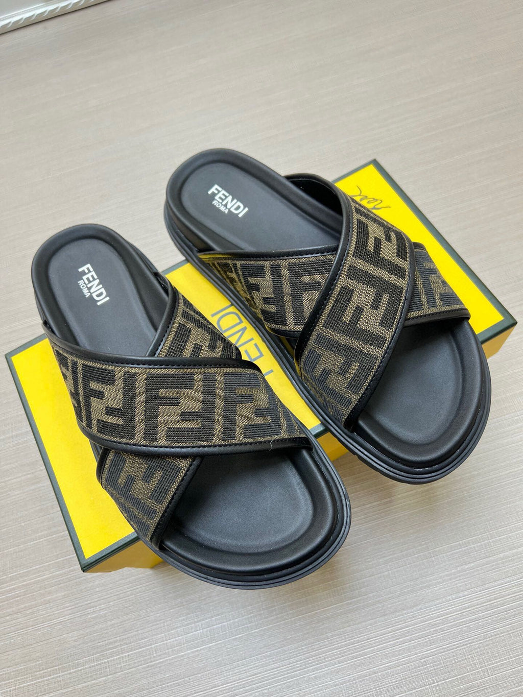 5LF224Z Popular Slippers