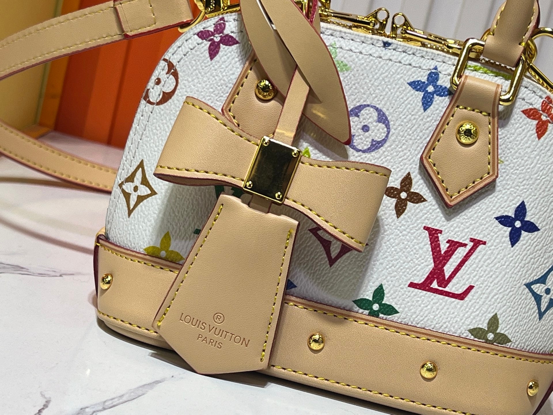 146PE104B Popular leather bag