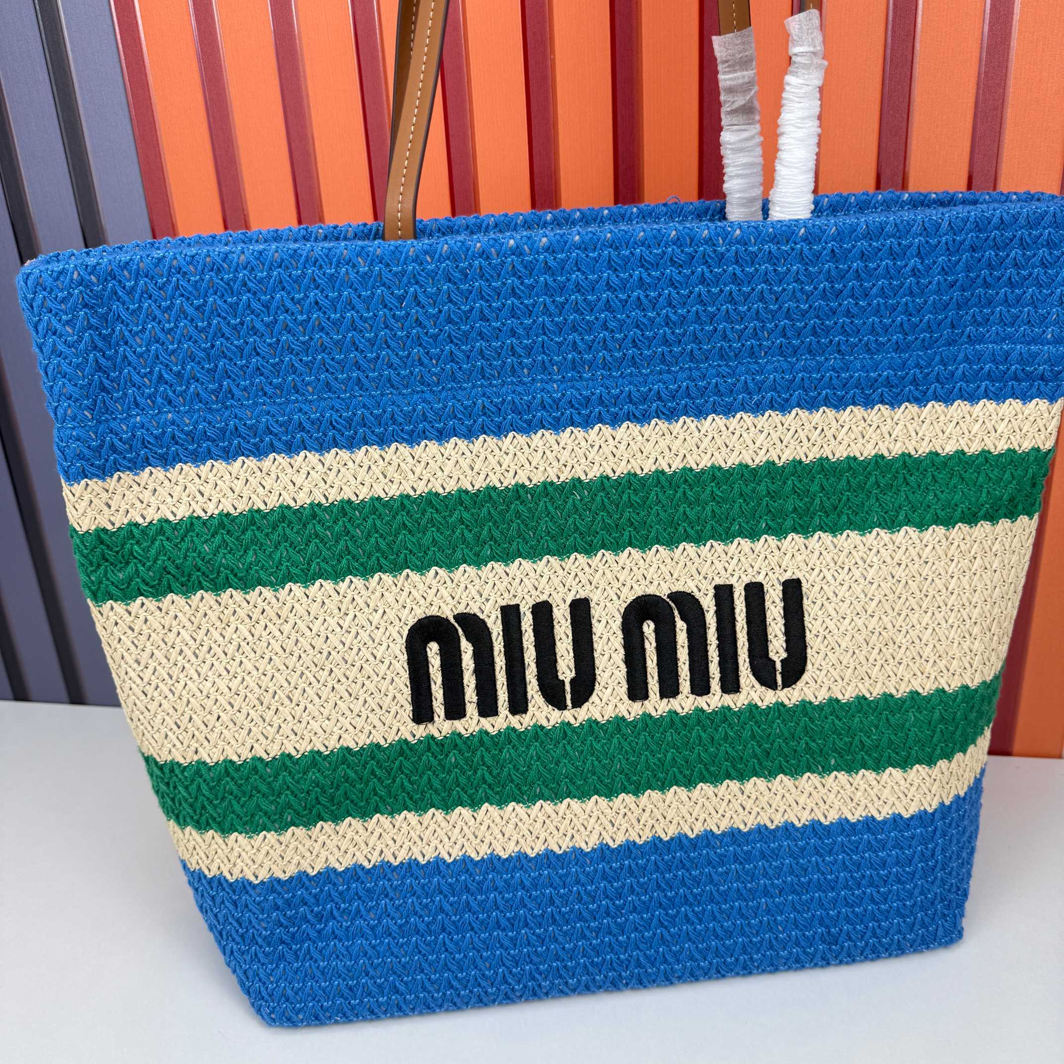 B1P46A166 Popular woven bags