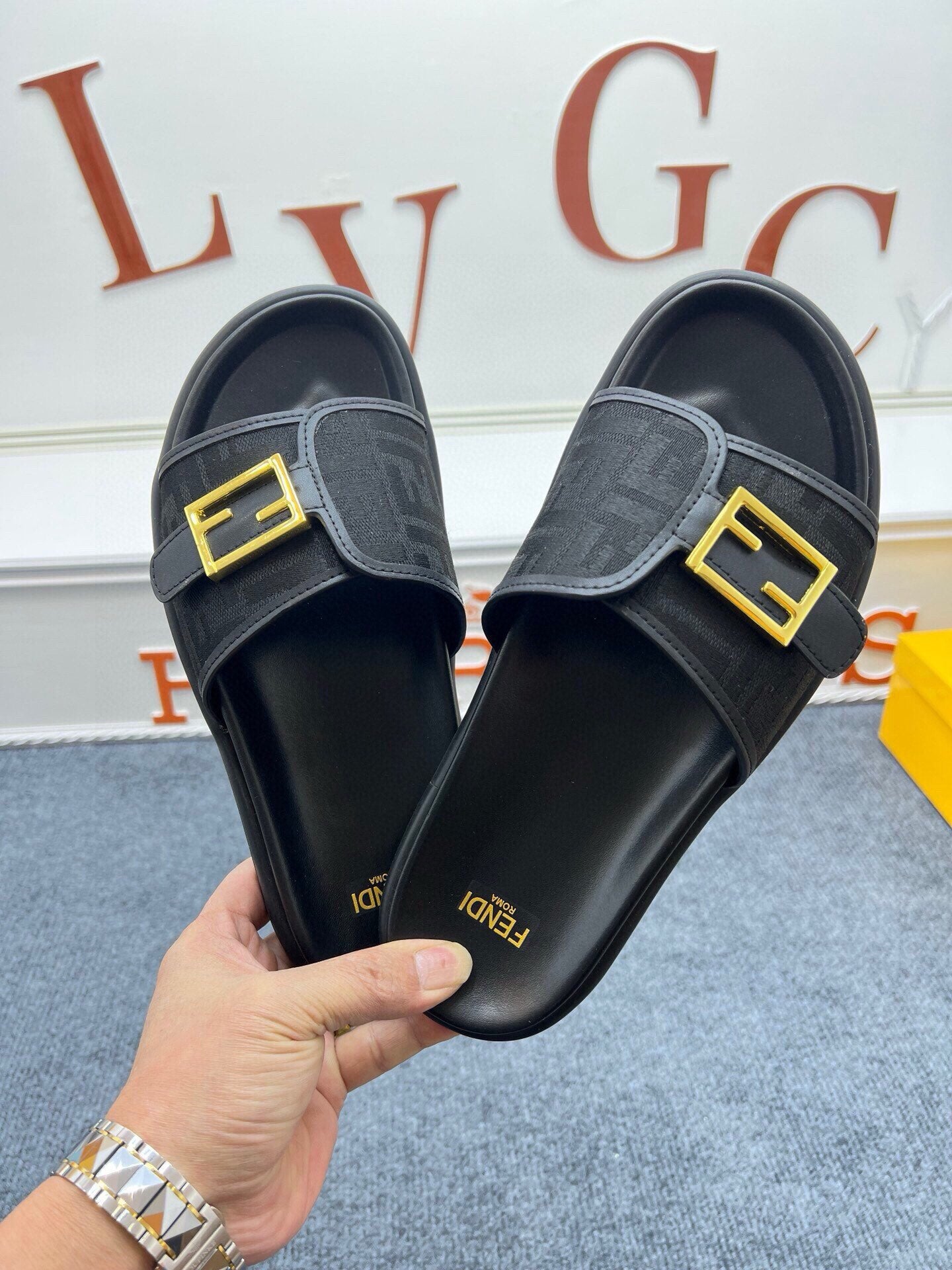 54F37Z Popular slippers
